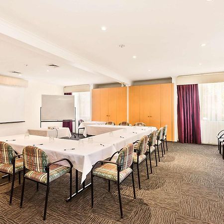 Quality Hotel Manor Mitcham Esterno foto