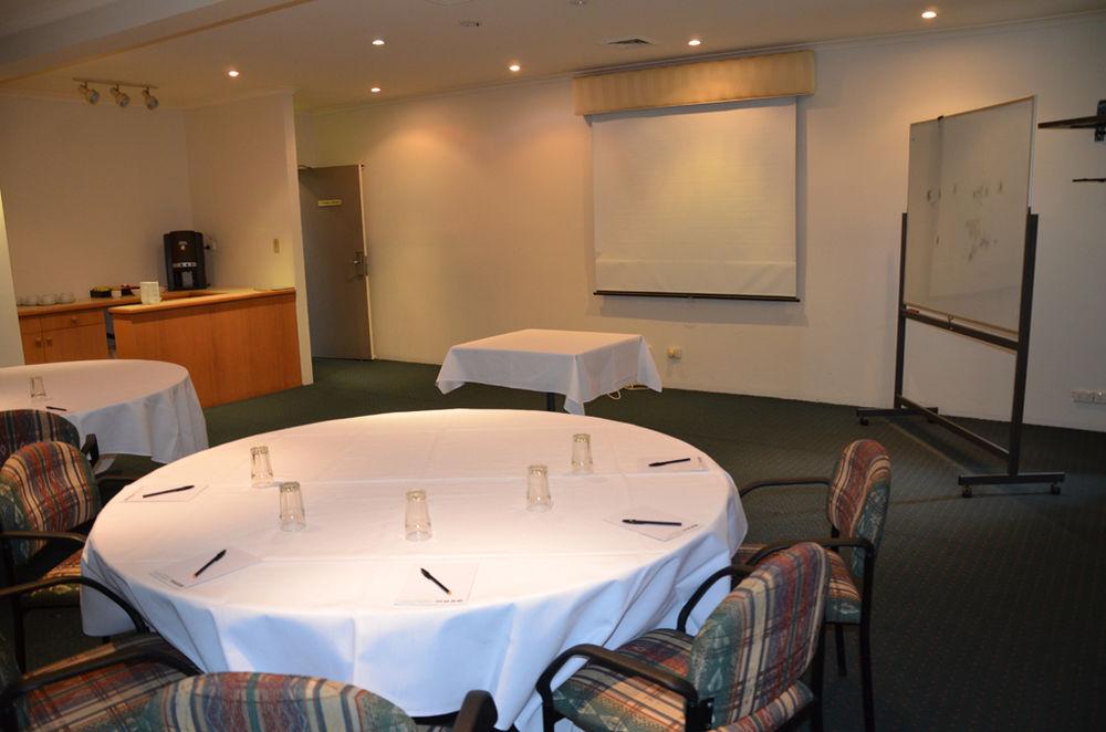 Quality Hotel Manor Mitcham Esterno foto