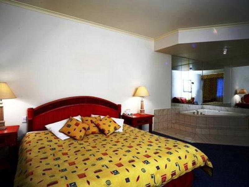 Quality Hotel Manor Mitcham Esterno foto