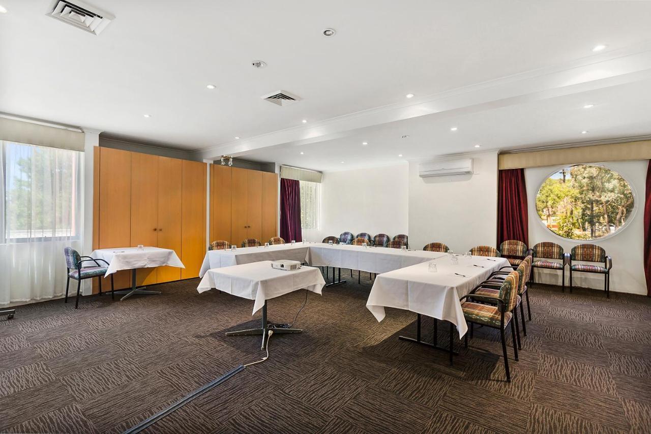 Quality Hotel Manor Mitcham Esterno foto