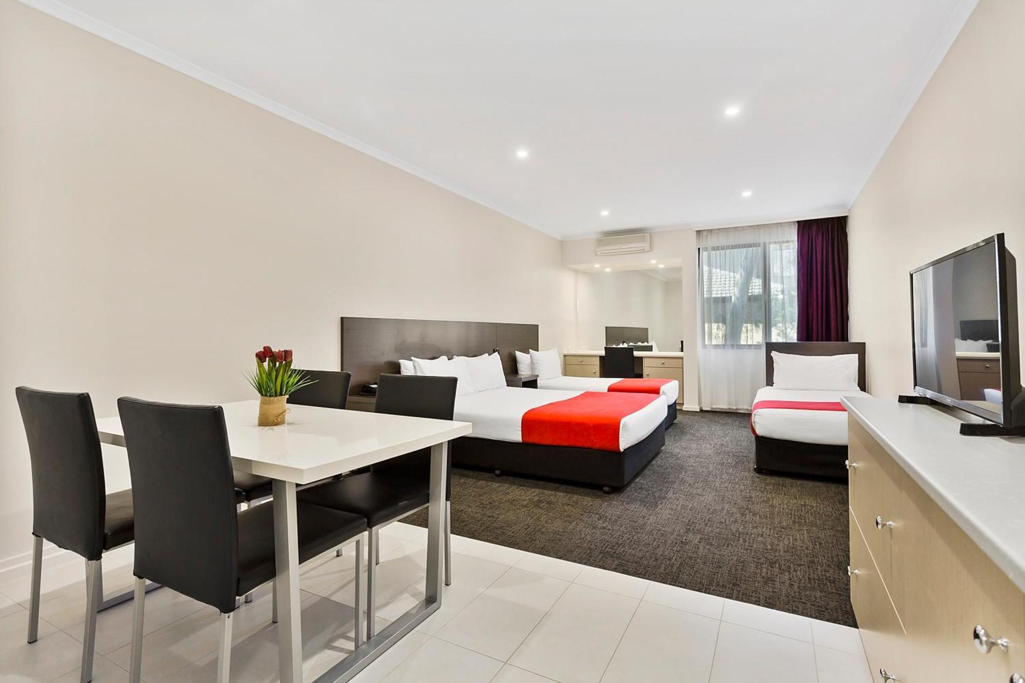 Quality Hotel Manor Mitcham Esterno foto