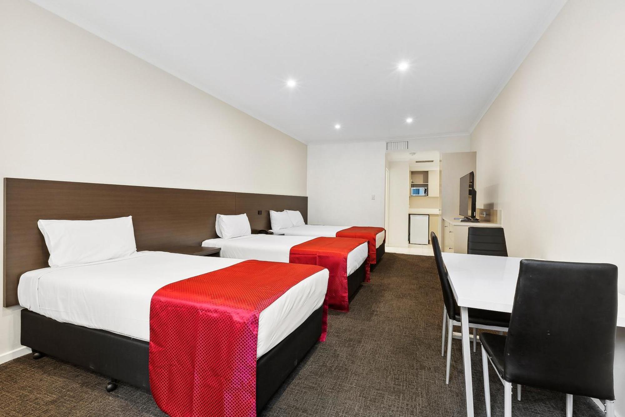 Quality Hotel Manor Mitcham Esterno foto