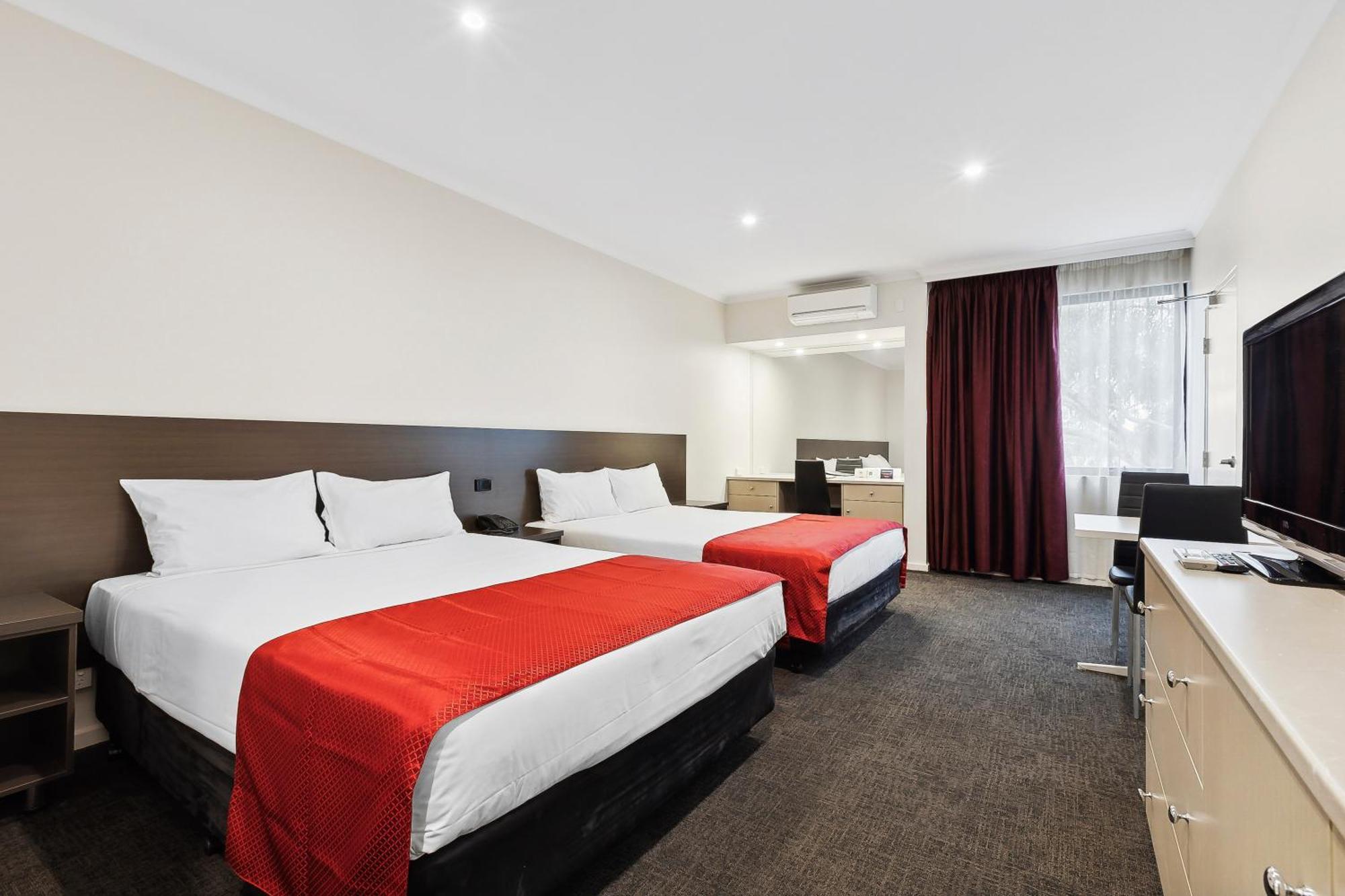 Quality Hotel Manor Mitcham Esterno foto