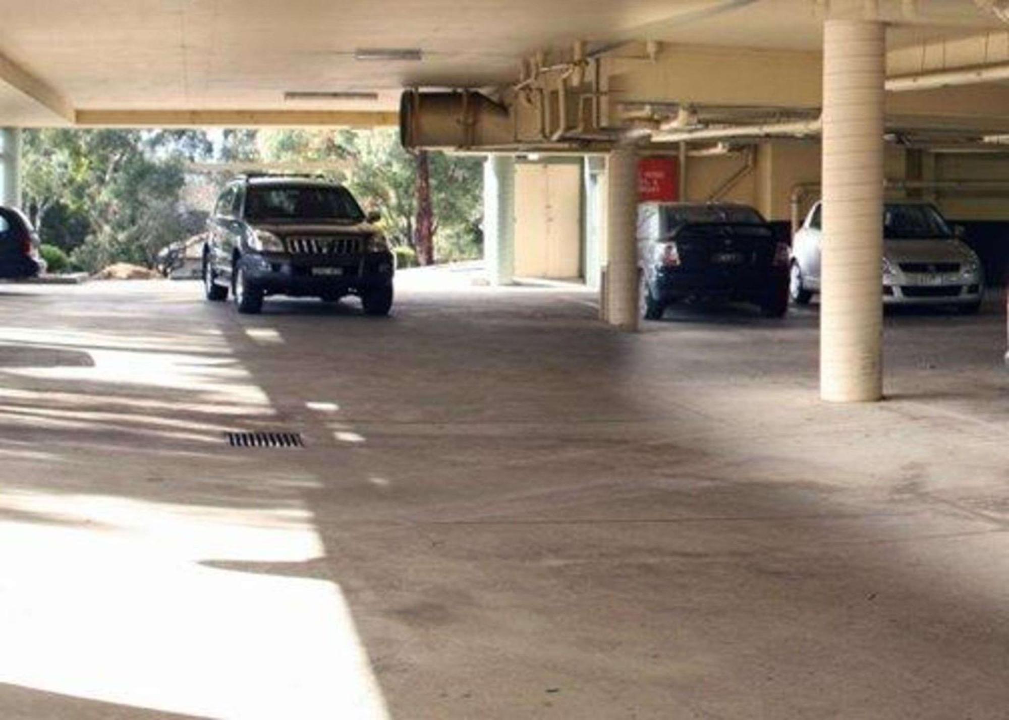 Quality Hotel Manor Mitcham Esterno foto