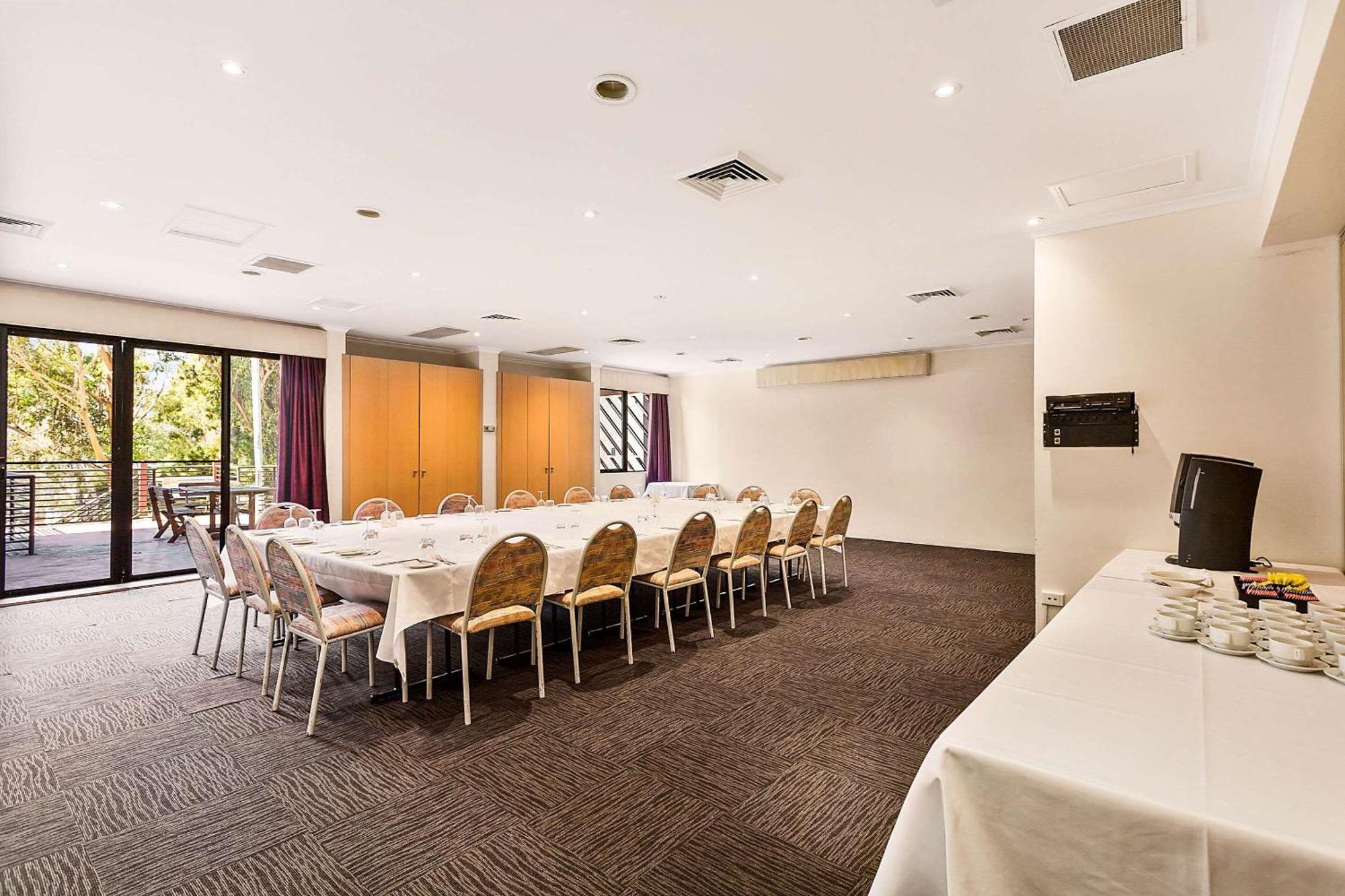 Quality Hotel Manor Mitcham Esterno foto