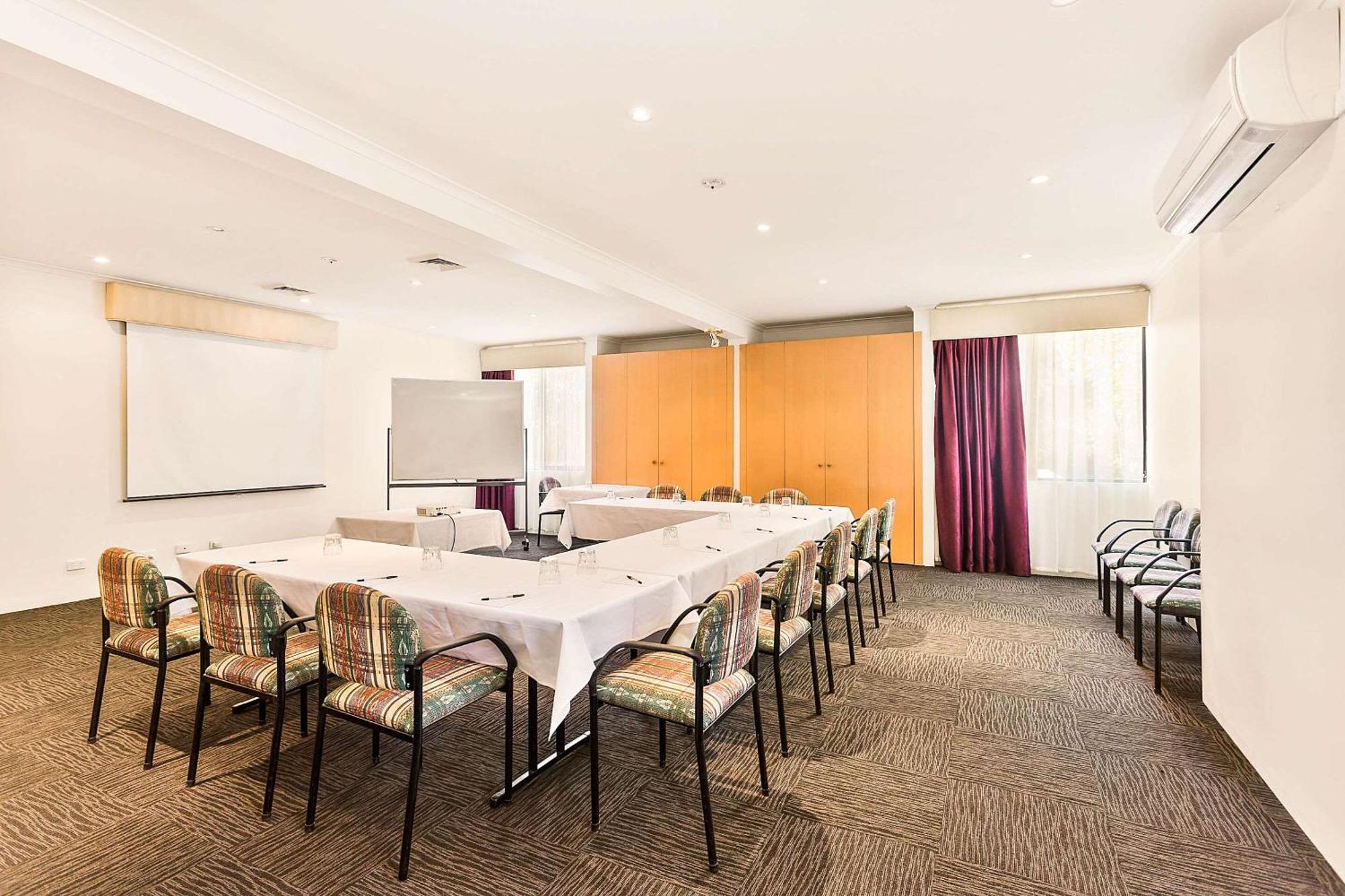 Quality Hotel Manor Mitcham Esterno foto