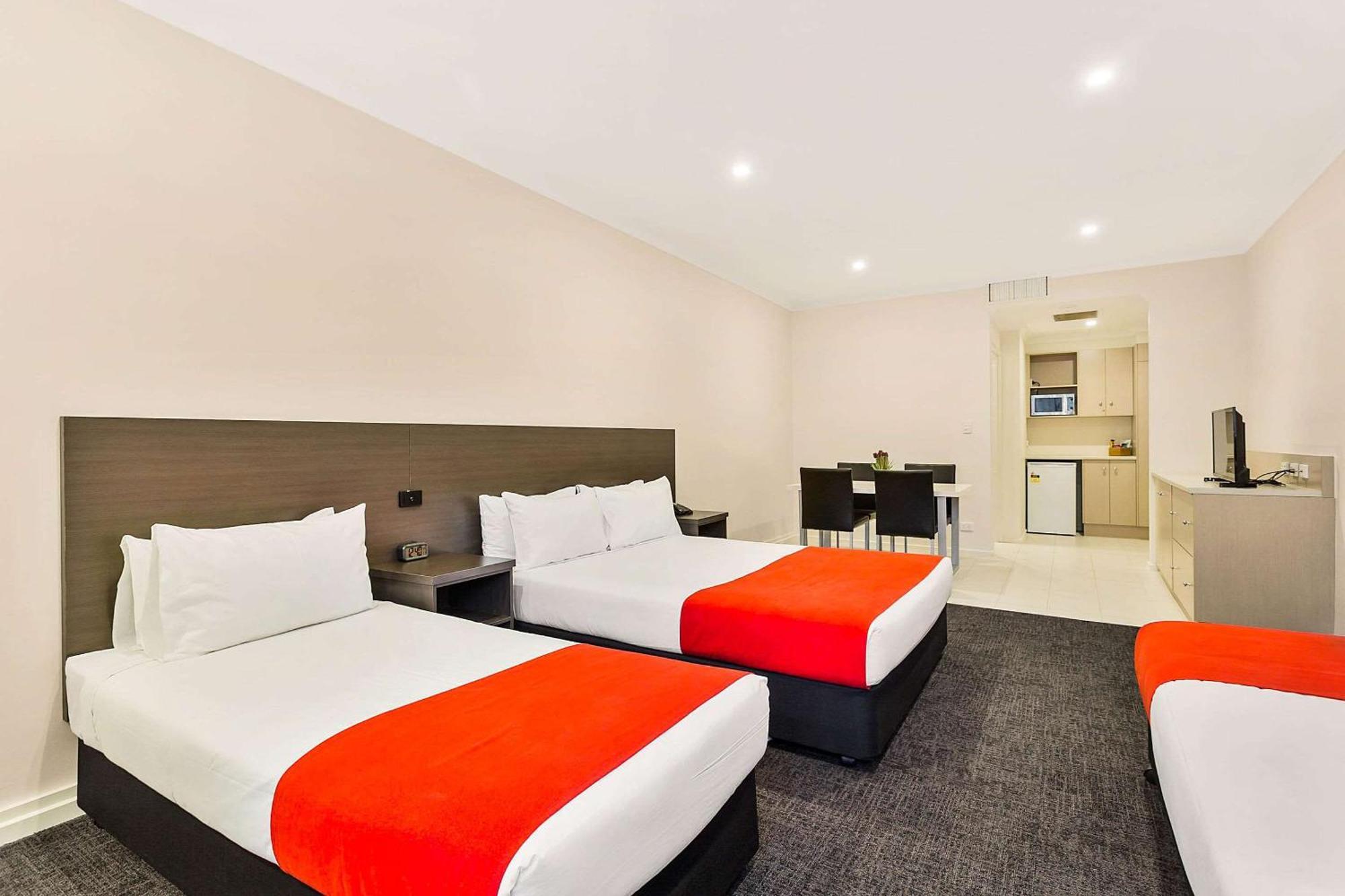 Quality Hotel Manor Mitcham Esterno foto