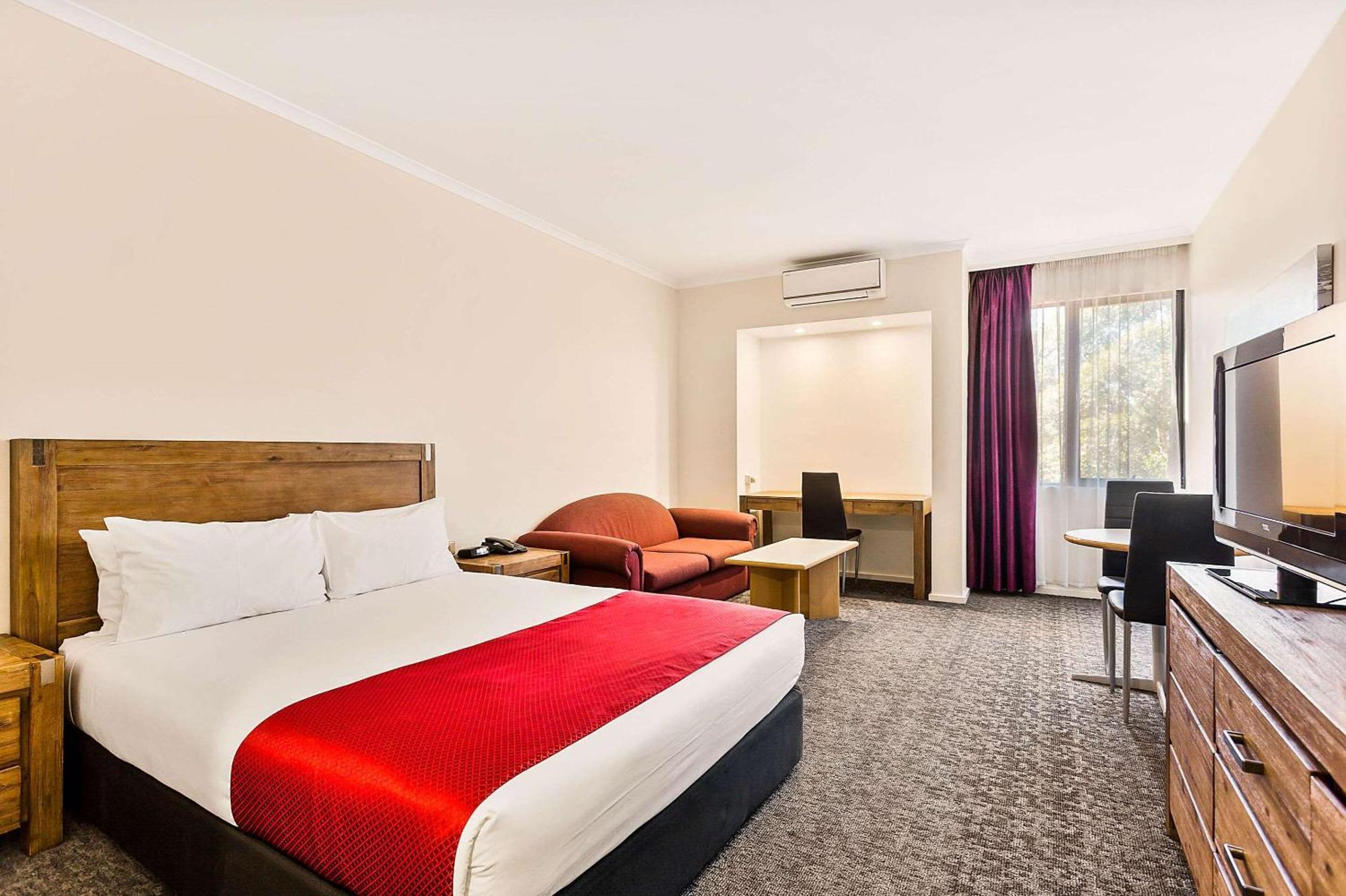 Quality Hotel Manor Mitcham Esterno foto