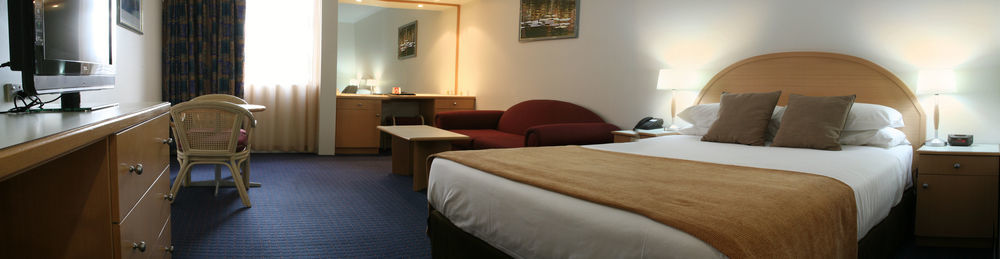 Quality Hotel Manor Mitcham Esterno foto