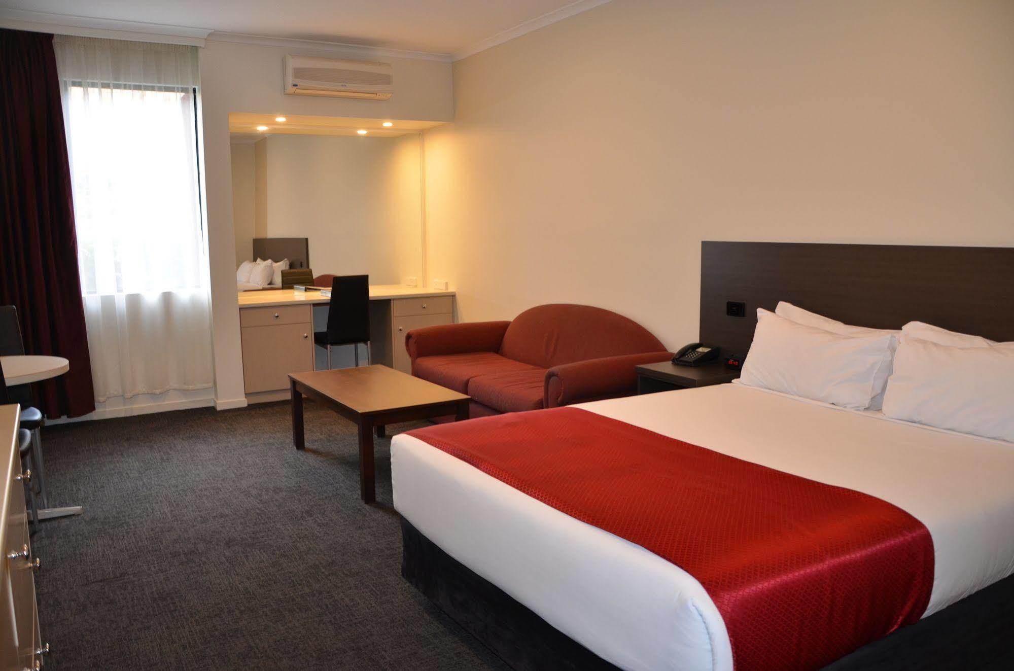 Quality Hotel Manor Mitcham Esterno foto