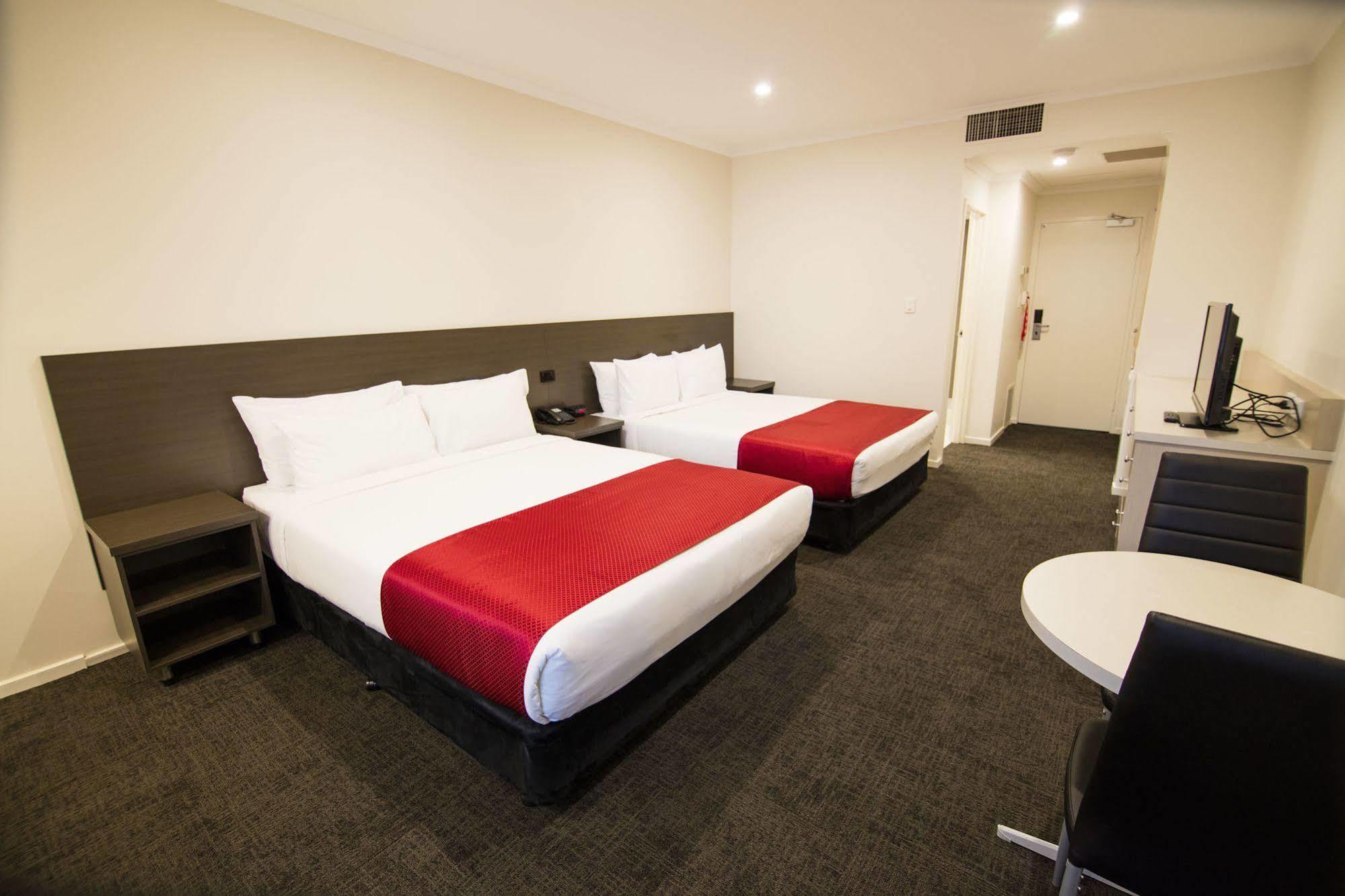 Quality Hotel Manor Mitcham Esterno foto