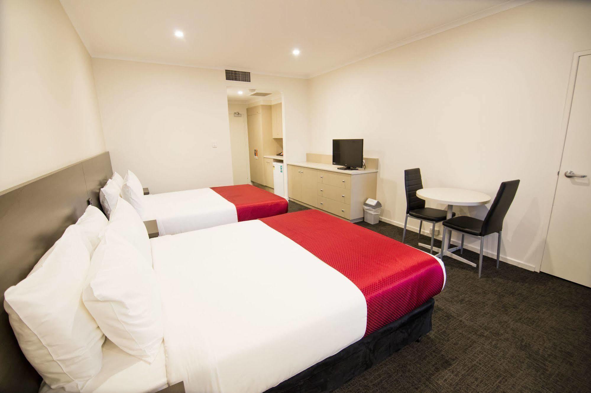 Quality Hotel Manor Mitcham Esterno foto